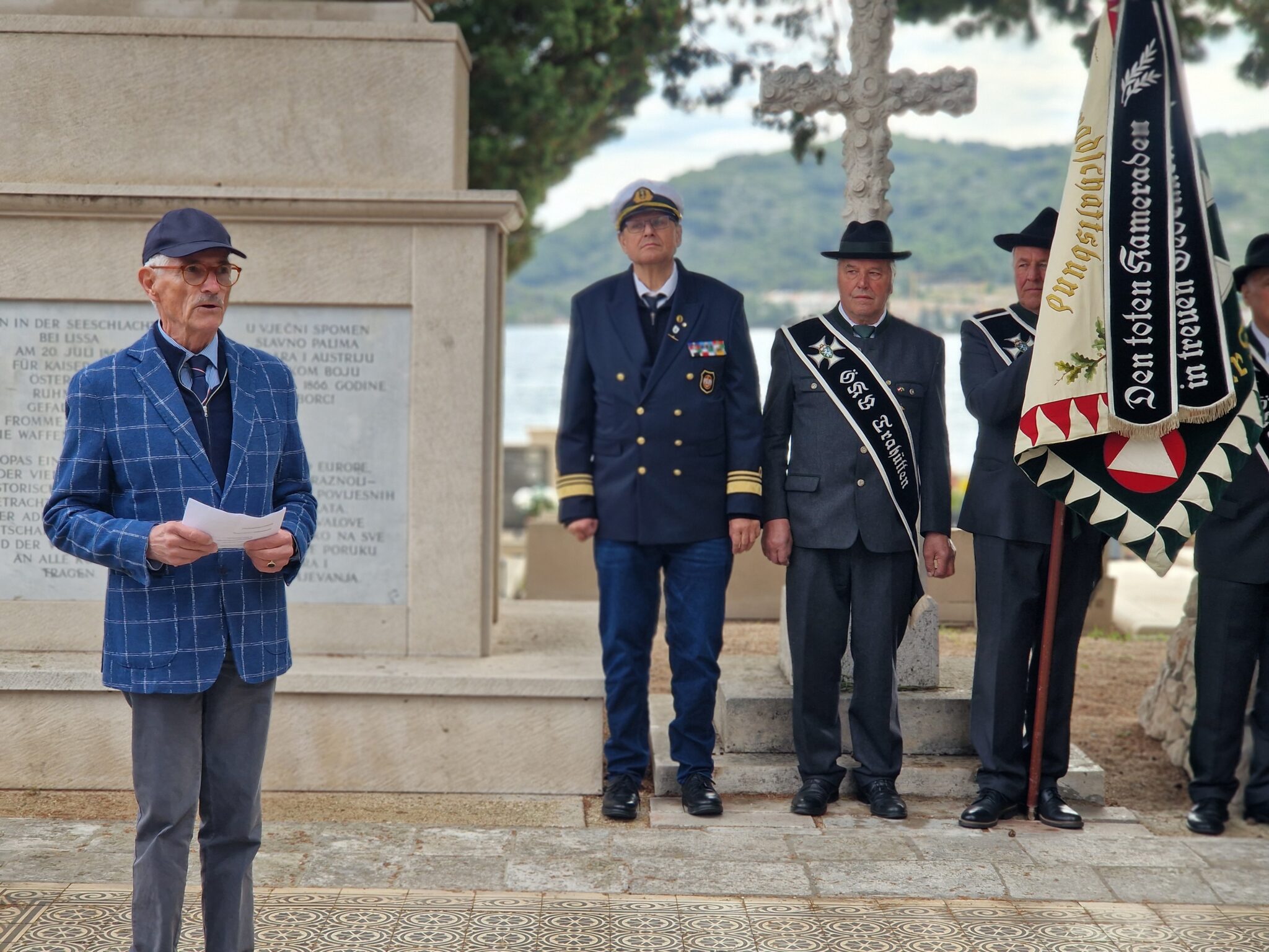 Begrüßung am Marinefriedhof durch LGF Oberst i.R: DIeter Allesch