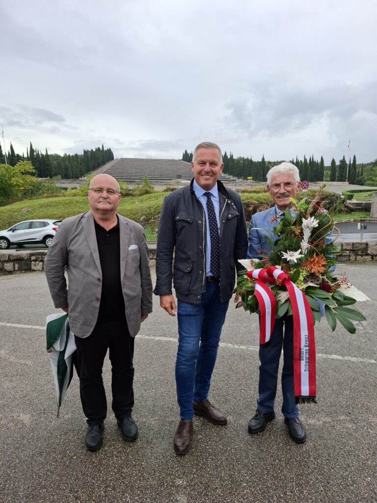 LGF Stmk Oberst i.R. Dieter Allesch und LGF NÖ Dr. Reinhard Wildlilng mit dem Landeshauptmann von Steiermark Mario Kunasek
